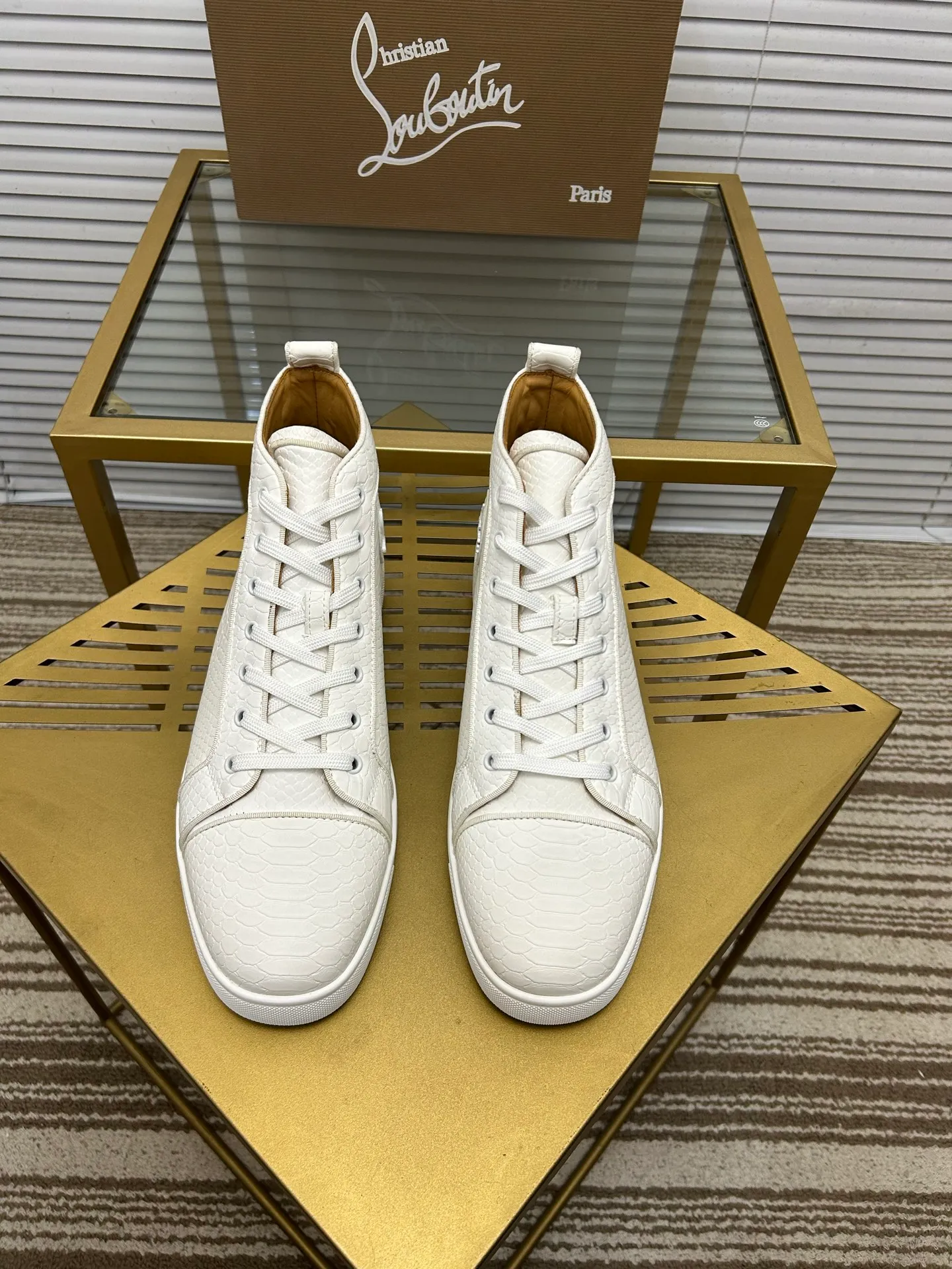 (Customized model) Ex-factory price is 520. christian louboutin (CL red sole shoes) counter series, casual sneakers for couples 📢 📢 📢 Exclusive hot style release 🎈🎈💪 Movable latex feet 👻 Finished outsole line [Proud] 😝Female 35-40# Male 38#-46, global supply😝 [Top version]: Original imported genuine leather upper, top original leather lining, original molded TPU outsole, original 1:1 detail processing, original shoe last,